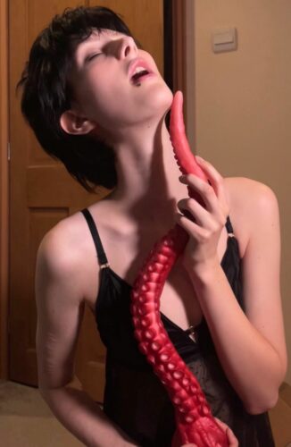 Alla - Huge Long Fantasy Monster Octopus Tentacle Dildo with Strong Sucker photo review